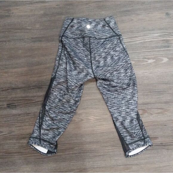 Lululemon Drop It Like It's Hot Crop Dramatic Stat - Picture 3 of 7